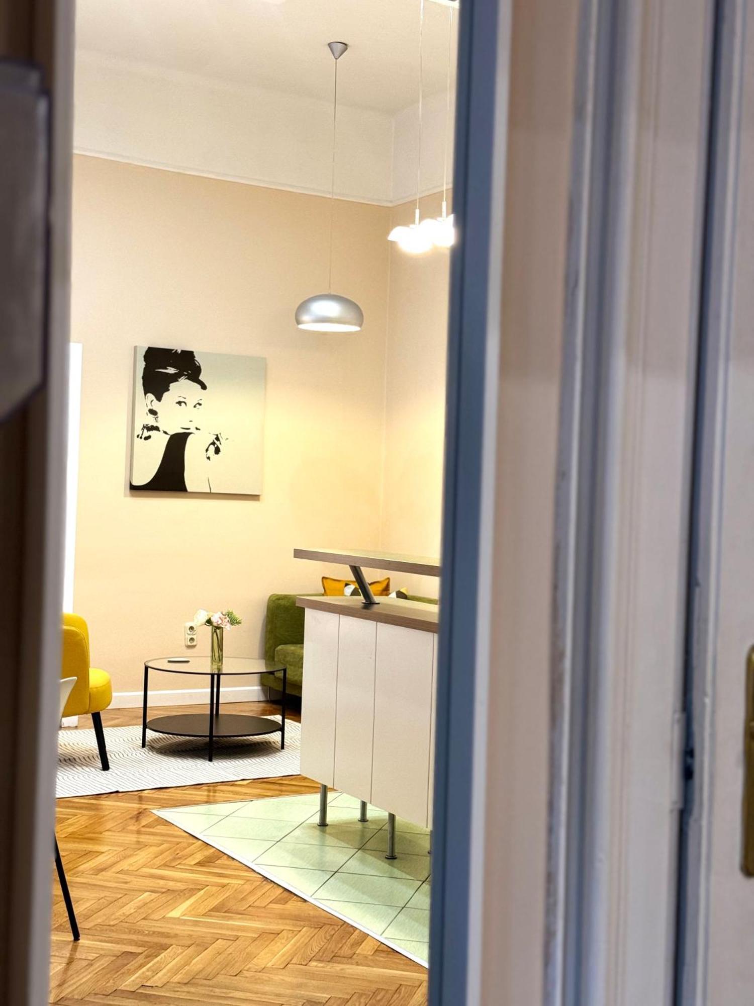 Miracle Apartment